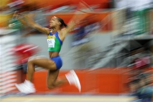 Keila Costa disputa a final do salto em dist&acirc;ncia, &agrave;s 10h de domingo