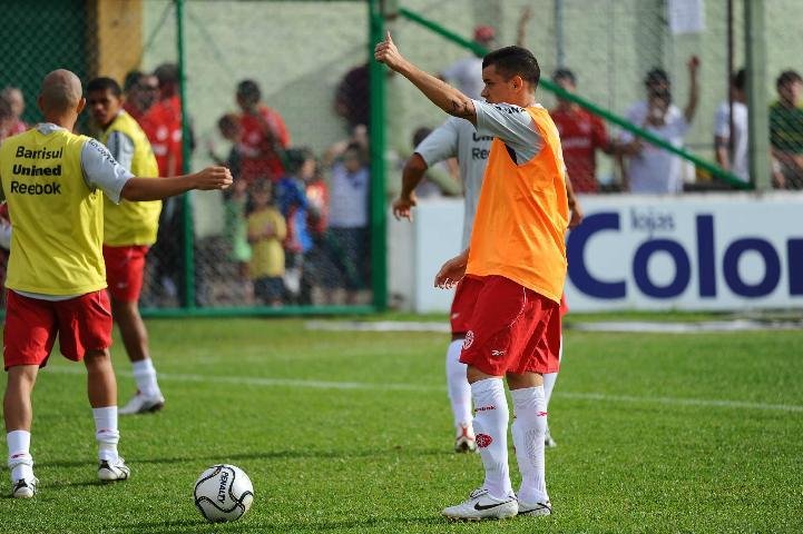 Fossati pretende colocar D`Alessandro na quinta