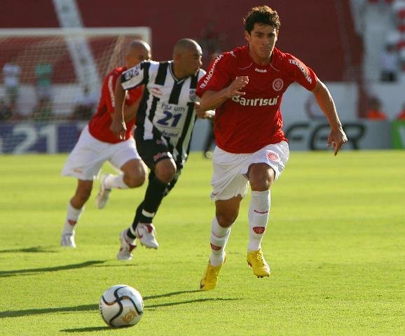Giuliano deve perder vaga para D&acute;Alessandro no Inter