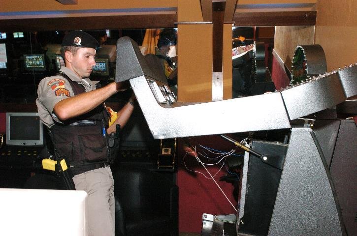 Pol&iacute;cia localiza 51 m&aacute;quinas ca&ccedil;a-n&iacute;queis na Capital