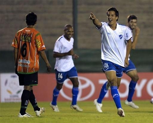 Fora de casa, Nacional bate Banfield por 2 a 0