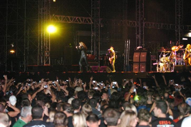Sebastian Bach anima o p&uacute;blico antes do Guns