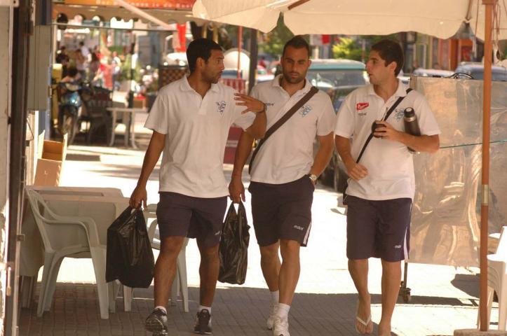 Atletas do Cerro passeiam pelas ruas de Rivera onde enfrentam o Inter