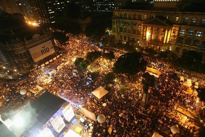 Milhares de pessoas se re&uacute;nem no Rio para protestar contra a emenda Ibsen 