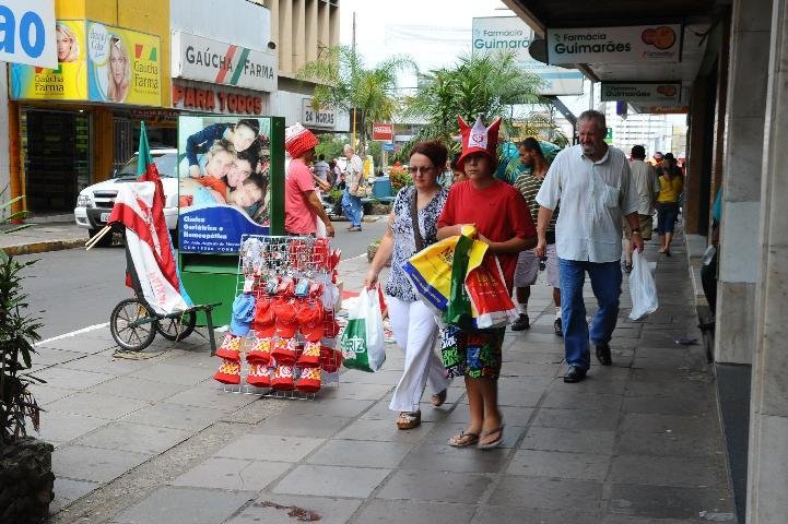 Colorados fazem compras na Fronteira