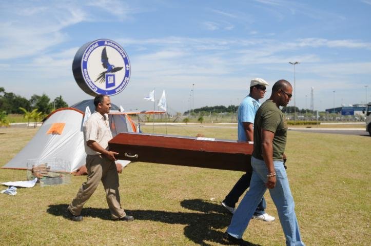 Metal&uacute;rgicos da GM fazem mobiliza&ccedil;&atilde;o para redu&ccedil;&atilde;o de jornada de trabalho 