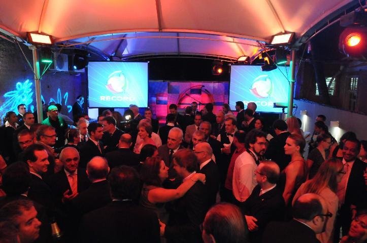 Personalidades pol&iacute;ticas e empresariais confraternizaram no evento