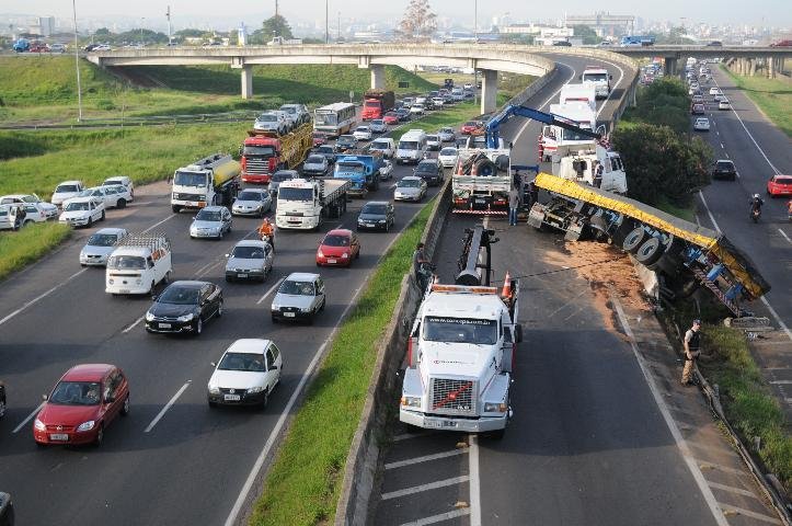 Acidente na BR-116 causa 7 km de congestionamento