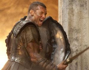 Sam Worthington aparece caracterizado como Perseus, seu personagem em F&uacute;ria de Tit&atilde;s