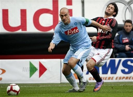 Pato sofreu les&atilde;o no jogo contra o Napoli no domingo