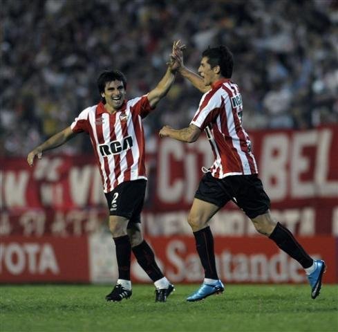 Estudiantes bate Bol&iacute;var e sobe para vice-lideran&ccedil;a no grupo da Libertadores