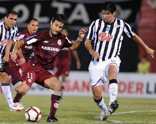 Universitario arranca empate do Libertad