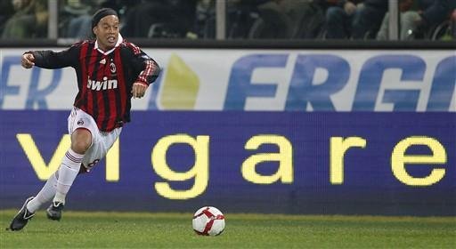 Ronaldinho n&atilde;o evitou derrota do Milan para o Parma