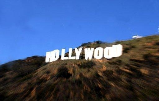 Estrelas se unem para salvar letreiro de Hollywood