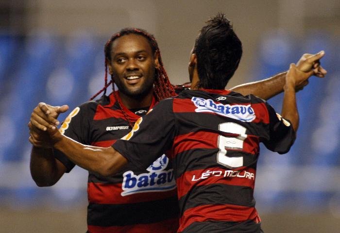 V&aacute;gner Love e Adriano marcam em vit&oacute;ria do Flamengo