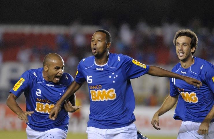 Fabinho marca na vit&oacute;ria de 2 a 0 do Cruzeiro na Libertadores