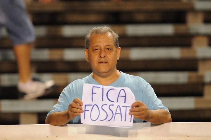 Torcedor levou cartaz ironizando o t&eacute;cnico do Inter