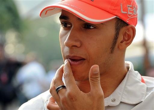 Lewis Hamilton foi detido na &uacute;ltima quarta pela pol&iacute;cia australiana por dirigir perigosamente