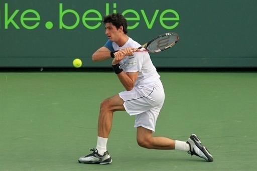 Bellucci supera veterano Blake em Miami