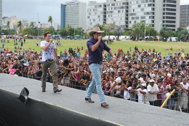 A dupla Fernando e Sorocaba foi a primeira a tocar no Porto 238, no anfiteatro P&ocirc;r do Sol