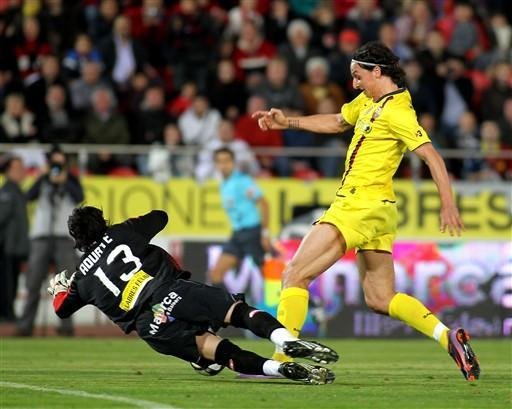 Com gol de Ibrahimovic, Barcelona vence mais uma no Espanhol 