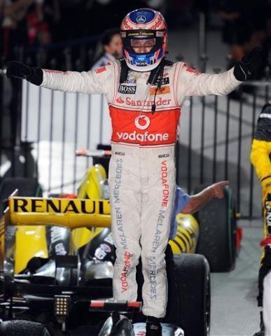 Button vibrou com sua primeira vit&oacute;ria na McLaren
