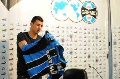 Zagueiro Ozeia pode estrear pelo Gr&ecirc;mio