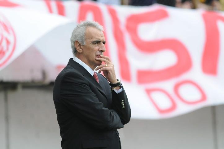 Dirigentes garantem perman&ecirc;ncia de Jorge Fossati at&eacute; quarta-feira