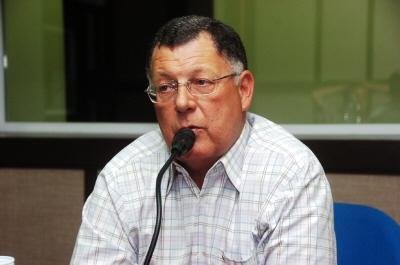 Meira diz que Gr&ecirc;mio n&atilde;o ser&aacute; o favorito em poss&iacute;vel Gre-Nal