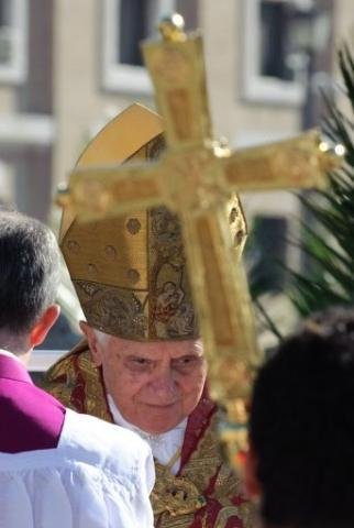 Bento XVI homenageia papa Jo&atilde;o Paulo II