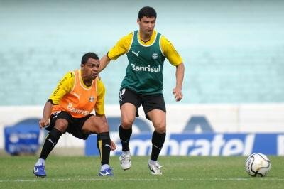 Leandro s&oacute; volta ao Gr&ecirc;mio no domingo