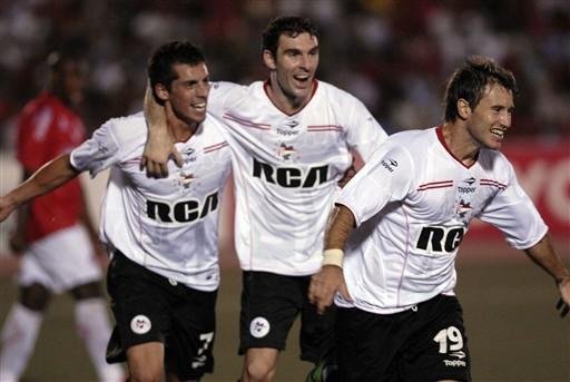 Estudiantes faz 2 a 0 no Juan Aurich pela Libertadores
