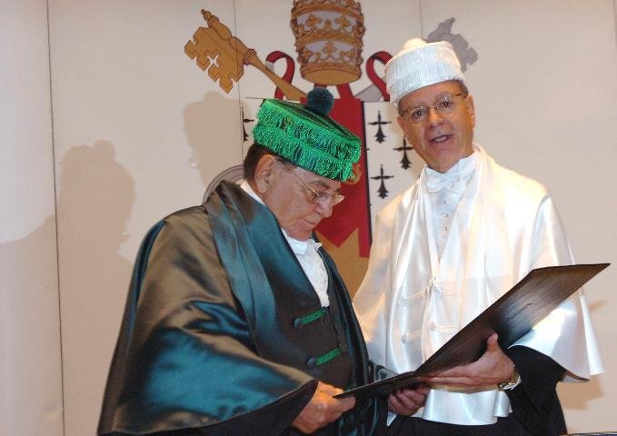 Pitanguy recebe t&iacute;tulo de Doutor Honoris Causa 