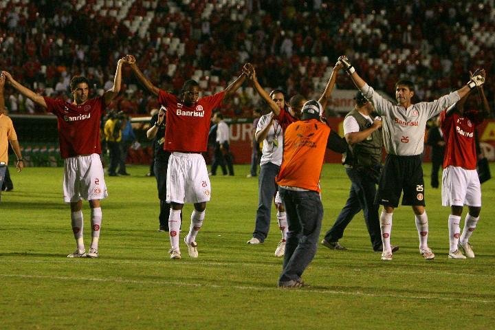 Depois da vit&oacute;ria, jogadores agradeceram &agrave; torcida