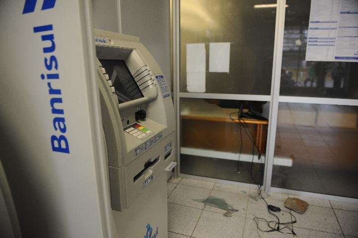 Ag&ecirc;ncia banc&aacute;ria sofre tentativa de furto na Capital