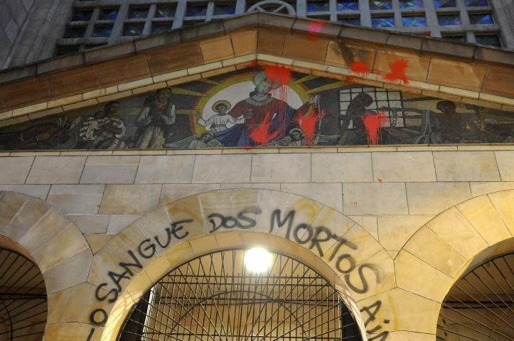 Igreja do Ros&aacute;rio &eacute; alvo de vandalismo