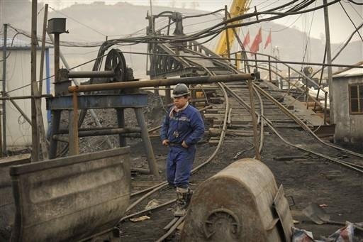 Socorristas buscam sobreviventes em mina chinesa