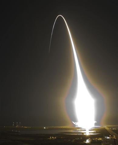 &Ocirc;nibus espacial Discovery foi lan&ccedil;ado nesta segunda-feira