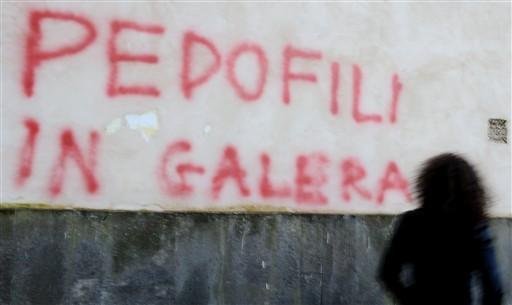Italianos protestam contra pedofilia 