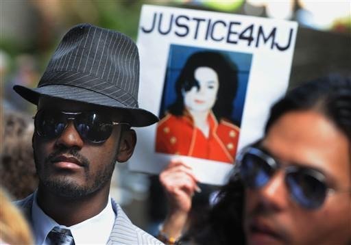M&eacute;dico de Jackson vai &agrave; Corte, mas juiz fixa nova data