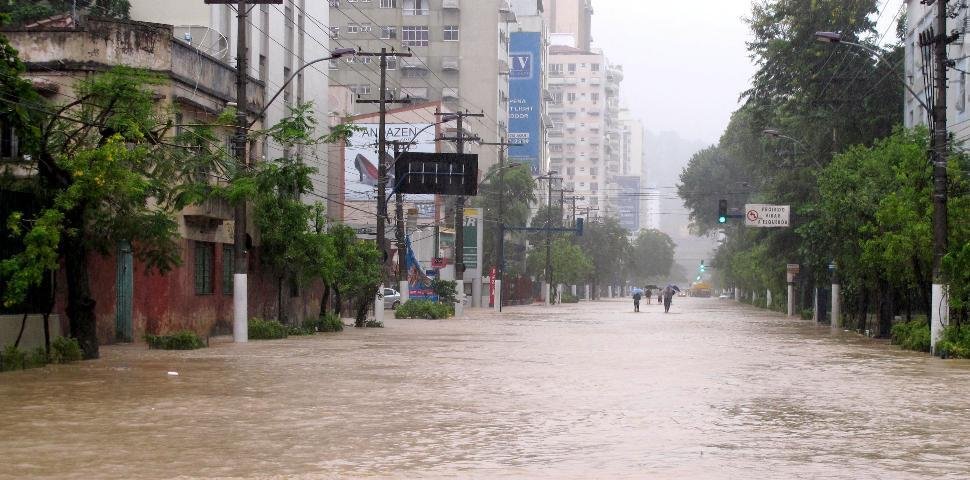 Chega a 25 o total de mortos no Rio, dizem bombeiros
