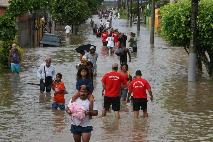 Cabral pode decretar estado de emerg&ecirc;ncia no Rio de Janeiro