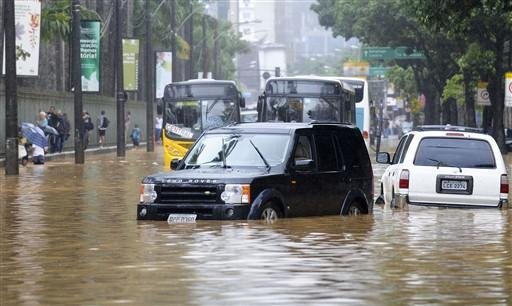 Mais de uma centena de pessoas morreram com a chuva no Rio