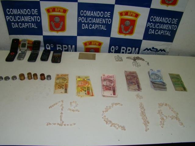 Mais de 200 pedras de crack foram apreendidas