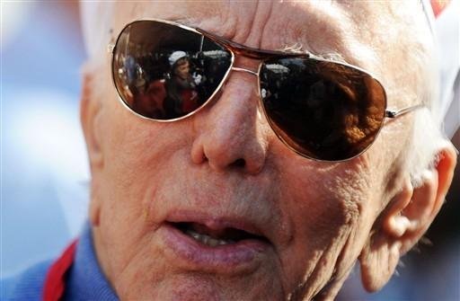 Kirk Douglas pede clem&ecirc;ncia para seu neto traficante 