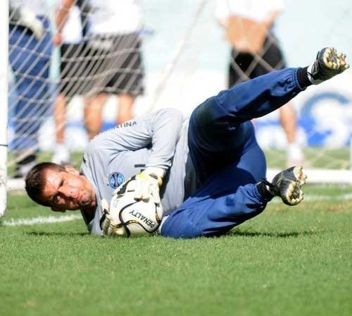 Gr&ecirc;mio ainda n&atilde;o formalizou proposta para renovar com Victor 