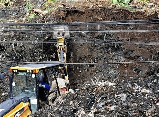 Bombeiros encontram s&eacute;timo corpo em morro de Niter&oacute;i