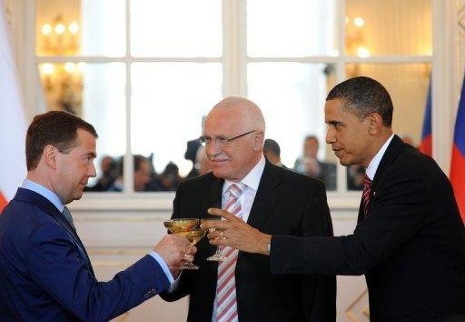 Os presidentes americano, Barack Obama, e russo, Dmitri Medvedev, assinaram tratado de redu&ccedil;&atilde;o de armas nucleares