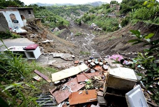 Trinta e um corpos j&aacute; foram retirados do Morro do Bumba, em Niter&oacute;i