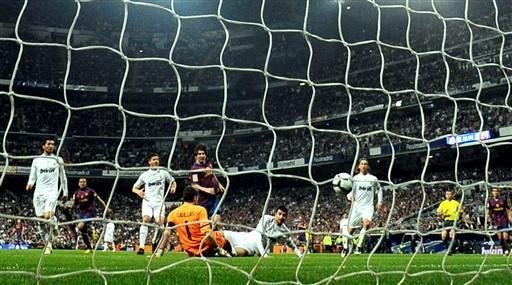 Messi foi decisivo na vit&oacute;ria de 2 a 0 do Barcelona sobre o Real Madrid